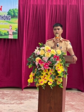 Trường THCS Thanh Bình phối hợp Đội cảnh sát giao thông thành phố Điện Biên Phủ tuyên truyền, phổ biến, giáo dục pháp luật về TTATGT tại các cơ sở giáo dục